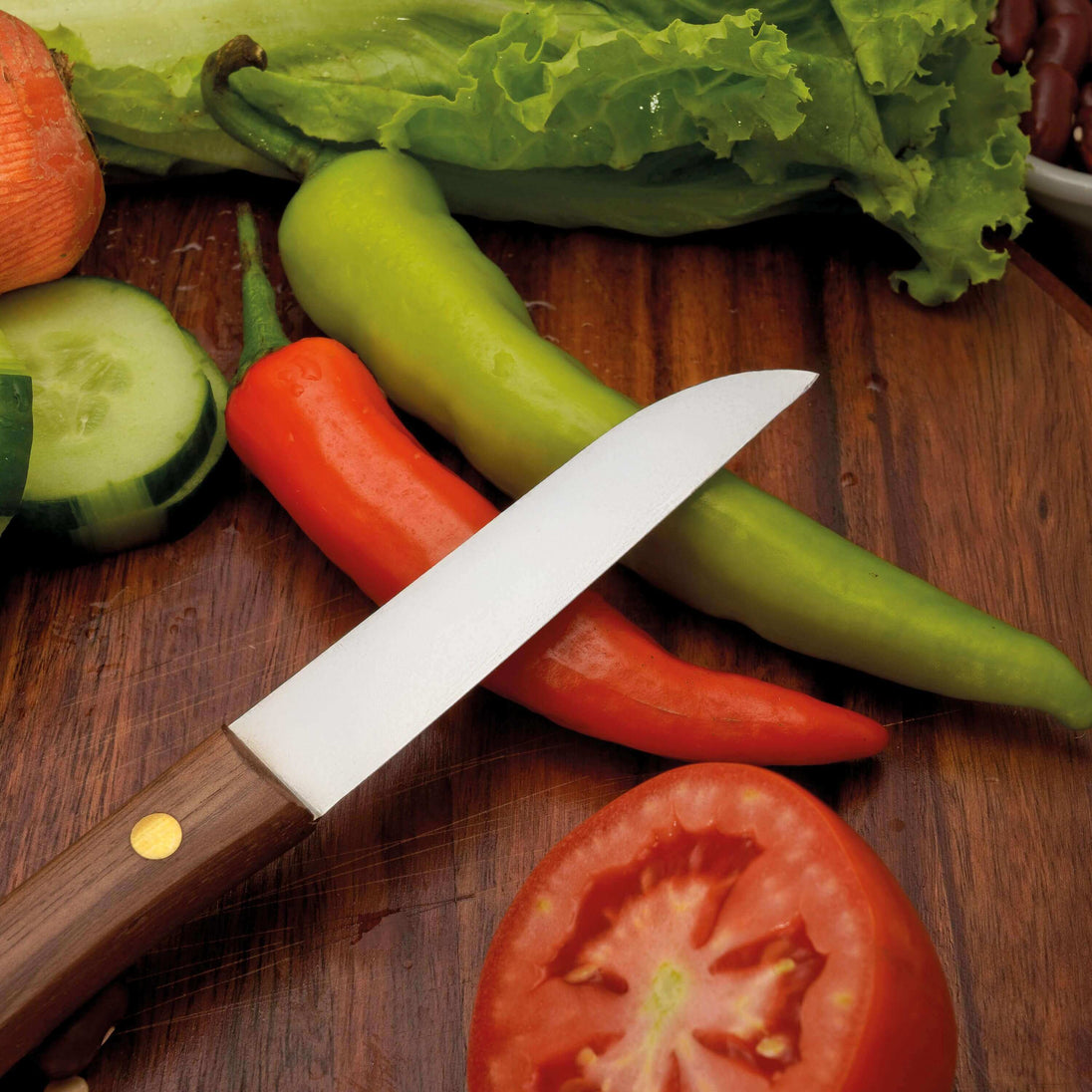 Premium Gemüsemesser Zöppken aus Solingen, ideal für präzise Schnitte von Gemüse und Obst.