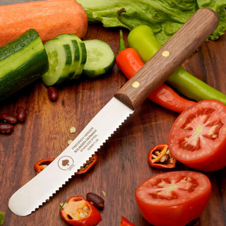 Buckelsmesser aus Solingen mit Holzgriff, ideal für das Schneiden von Obst und Gemüse.