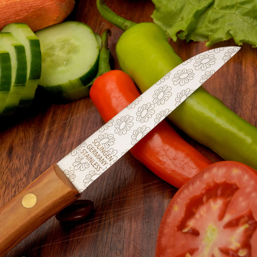 Gemüsemesser Zöppken Style mit edlem Holzgriff, ideal für präzises Schneiden von Gemüse und Obst.